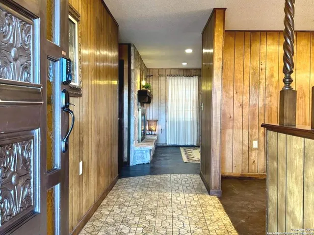 a view of entryway with a hall