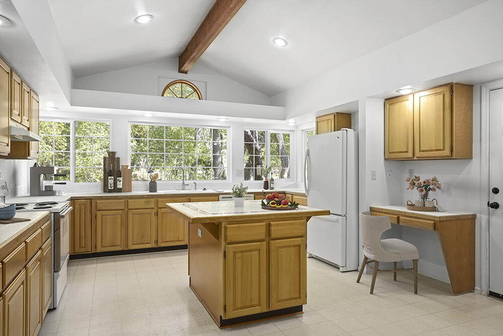 433 Soldier Creek Road Grants Pass, OR 97526 - Photo 1 of 44 Virtual Staging