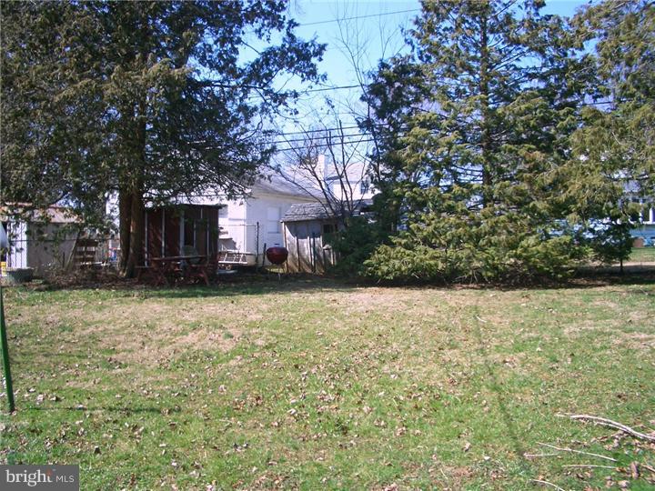 121 Garth Road Oreland, PA 19075 - Photo 18 of 21 Back Yard