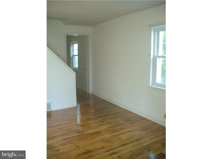 121 Garth Road Oreland, PA 19075 - Photo 5 of 21 Living Room