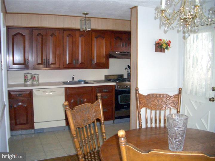 121 Garth Road Oreland, PA 19075 - Photo 7 of 21 Dining Room