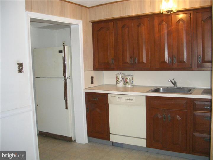 121 Garth Road Oreland, PA 19075 - Photo 9 of 21 Kitchen