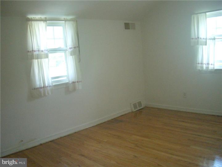 121 Garth Road Oreland, PA 19075 - Photo 10 of 21 Bedroom - Main