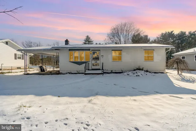 $199,900 | 1011 East Main Street, Hegins, PA 17938