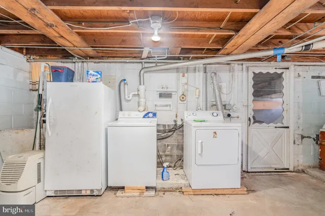 a view of a garage room