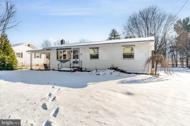 $199,900 | 1011 East Main Street, Hegins, PA 17938