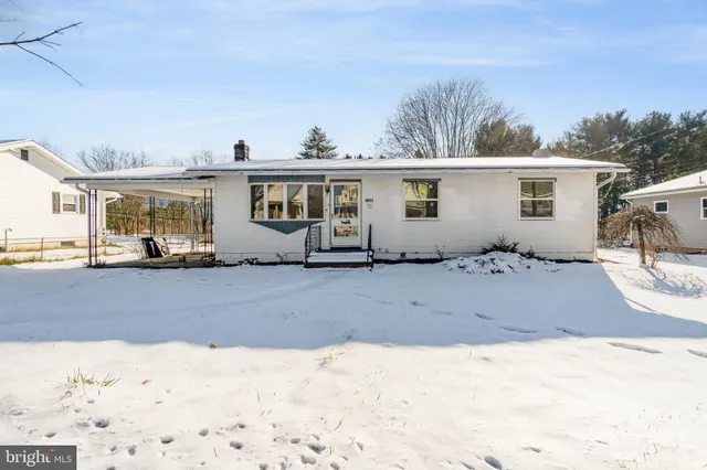 $199,900 | 1011 East Main Street, Hegins, PA 17938