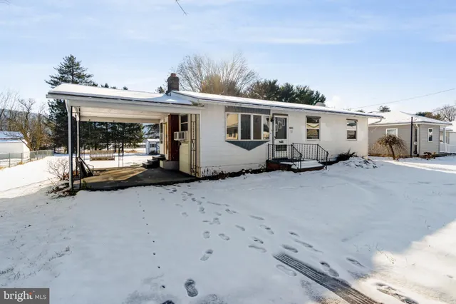 $199,900 | 1011 East Main Street, Hegins, PA 17938