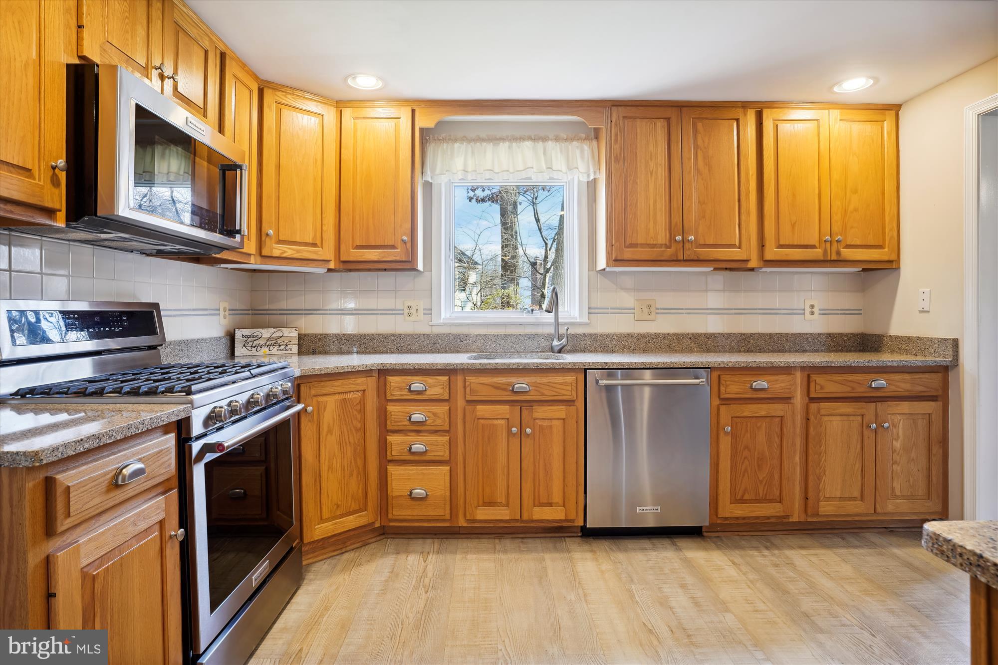 8015 Sunset Path Court Springfield, VA 22153 - Photo 9 of 40 Stainless steel appliances