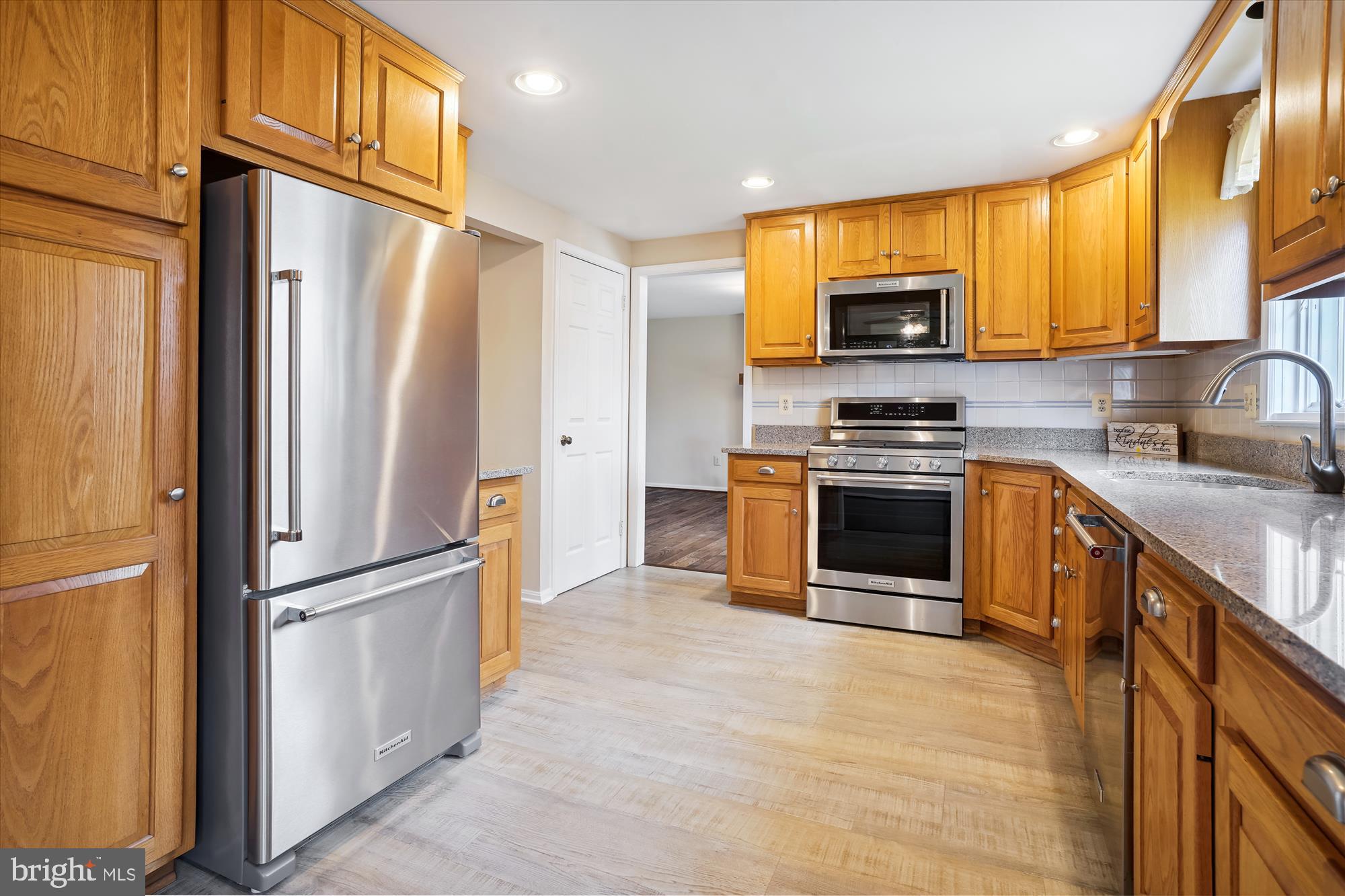 8015 Sunset Path Court Springfield, VA 22153 - Photo 10 of 40 Classic oak cabinets