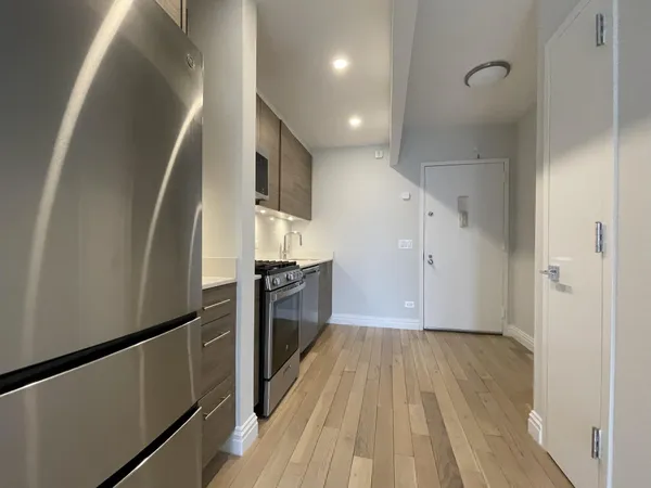 $7,520 | 235 West 48th Street, Unit 30J | Theater District