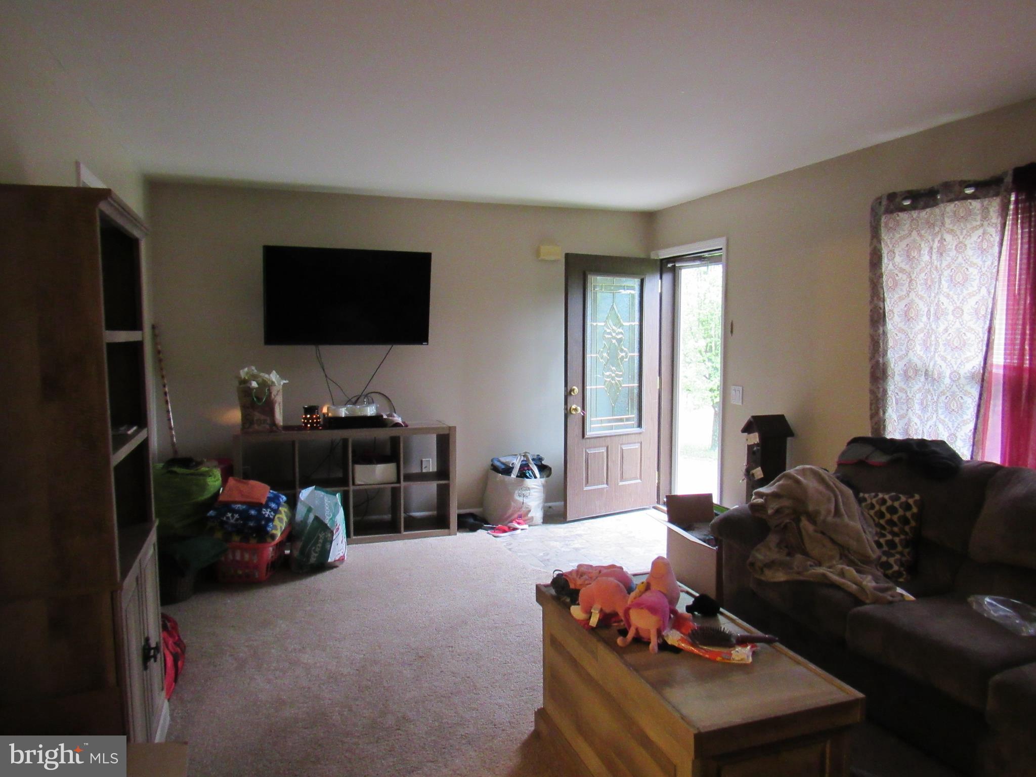 2043 Mountain Road Front Royal, VA 22630 - Photo 13 of 27 Living Room