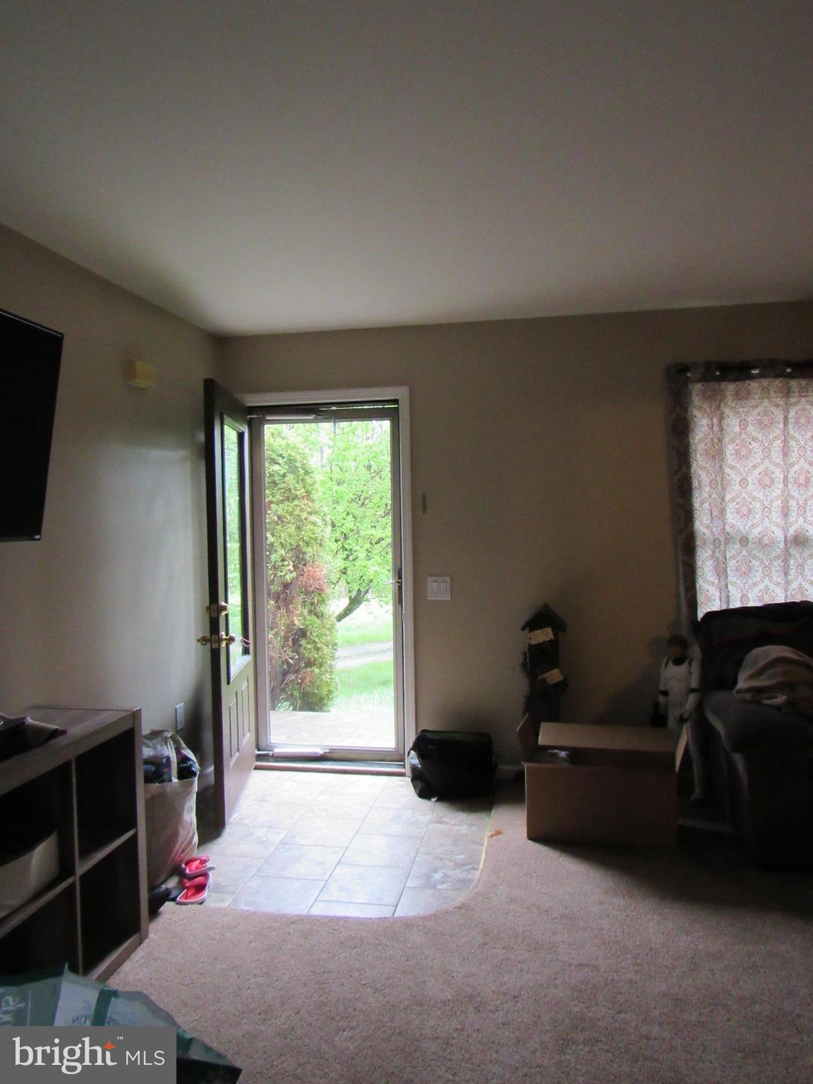 2043 Mountain Road Front Royal, VA 22630 - Photo 21 of 27 Living Room