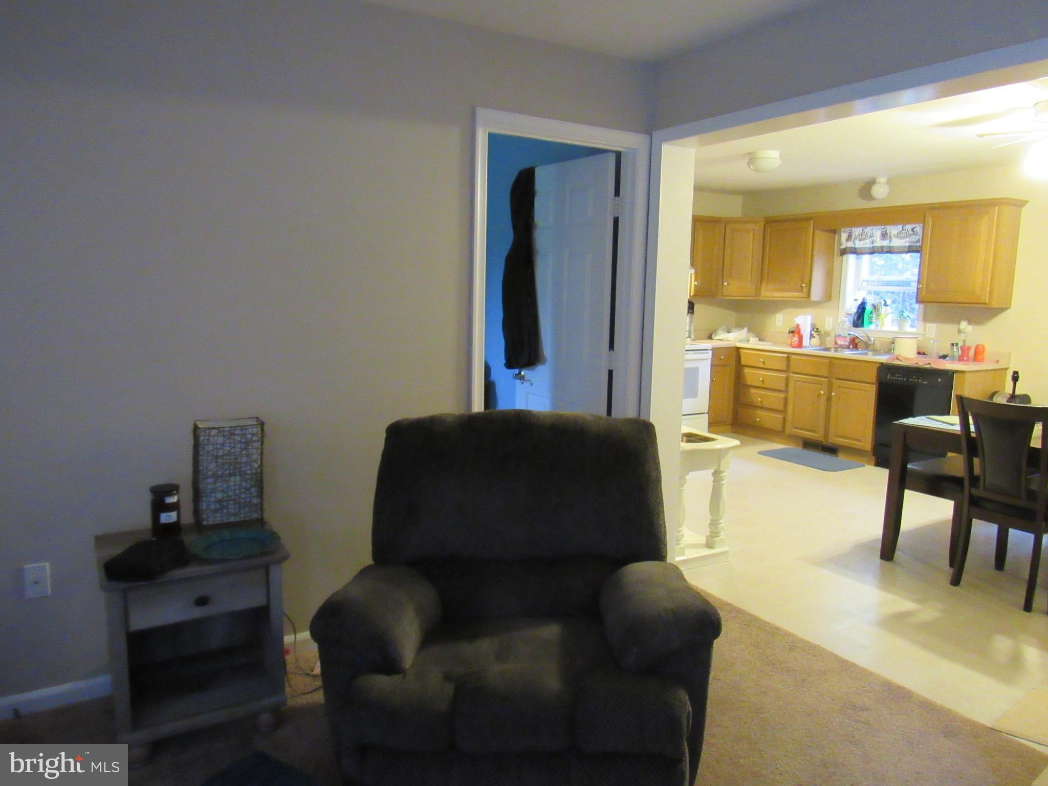 2043 Mountain Road Front Royal, VA 22630 - Photo 22 of 27 Living Room