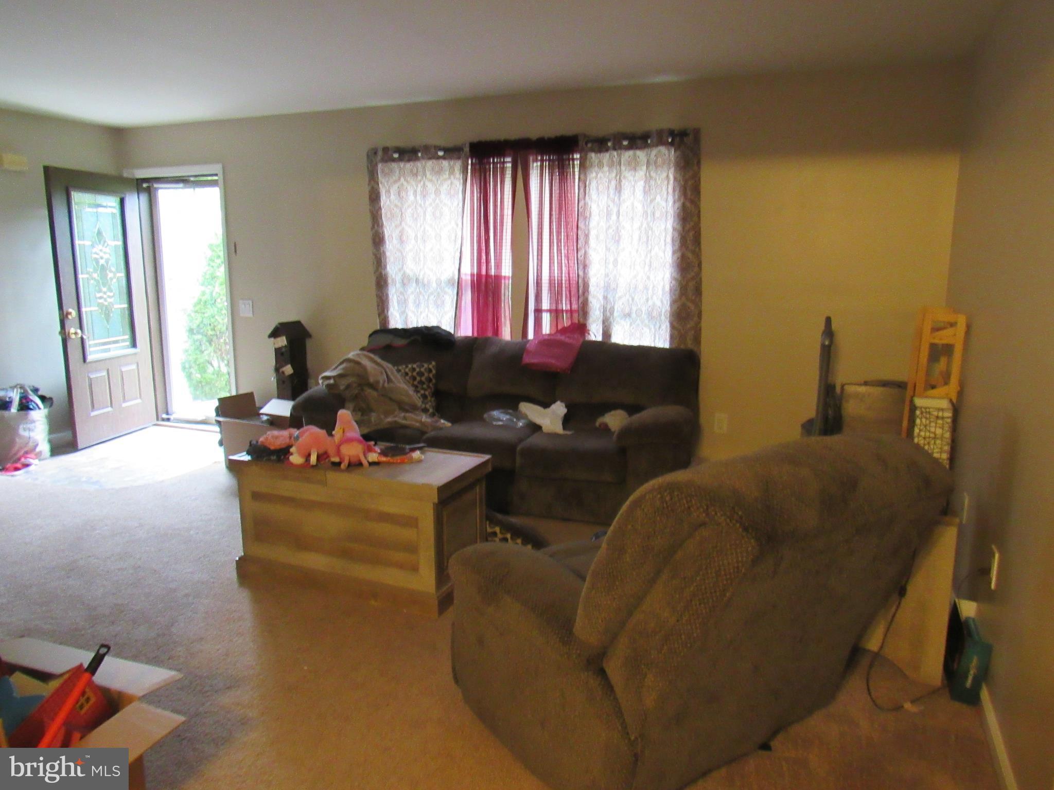 2043 Mountain Road Front Royal, VA 22630 - Photo 23 of 27 Living Room