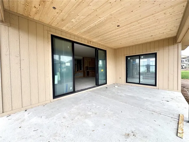 $700,000 | 7509 Northeast 103rd Terrace, Kansas City, MO 64157