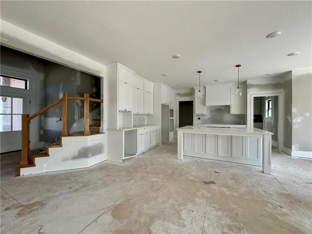 $700,000 | 7509 Northeast 103rd Terrace, Kansas City, MO 64157