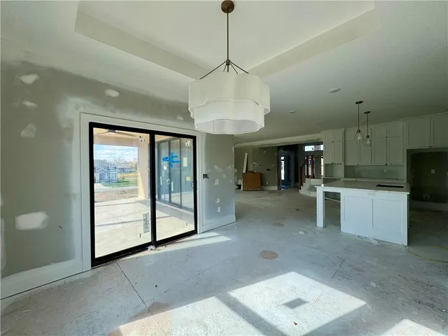 $700,000 | 7509 Northeast 103rd Terrace, Kansas City, MO 64157