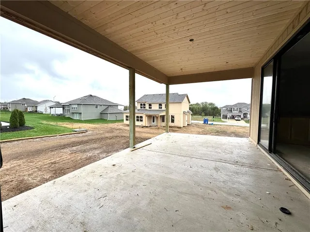 $700,000 | 7509 Northeast 103rd Terrace, Kansas City, MO 64157