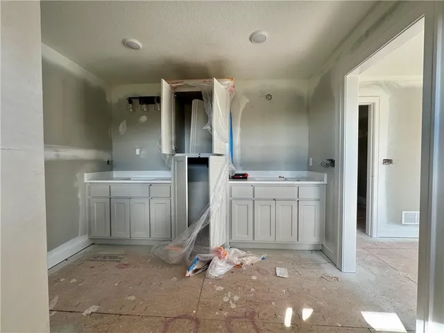 $700,000 | 7509 Northeast 103rd Terrace, Kansas City, MO 64157