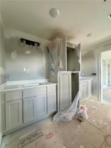 $700,000 | 7509 Northeast 103rd Terrace, Kansas City, MO 64157