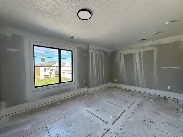 $700,000 | 7509 Northeast 103rd Terrace, Kansas City, MO 64157