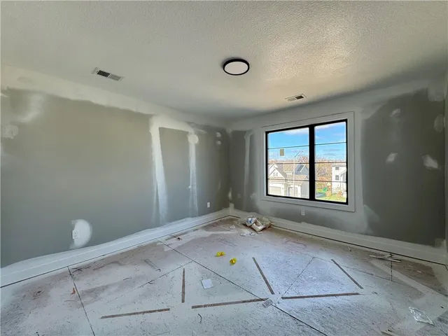 $700,000 | 7509 Northeast 103rd Terrace, Kansas City, MO 64157