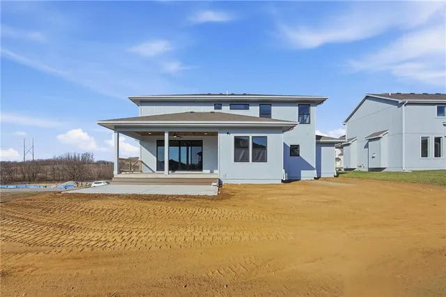 $700,000 | 7509 Northeast 103rd Terrace, Kansas City, MO 64157