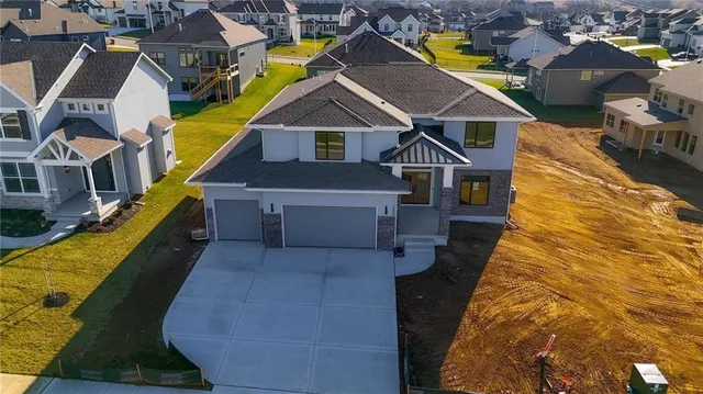 $700,000 | 7509 Northeast 103rd Terrace, Kansas City, MO 64157