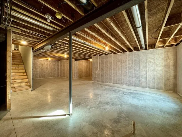 $700,000 | 7509 Northeast 103rd Terrace, Kansas City, MO 64157