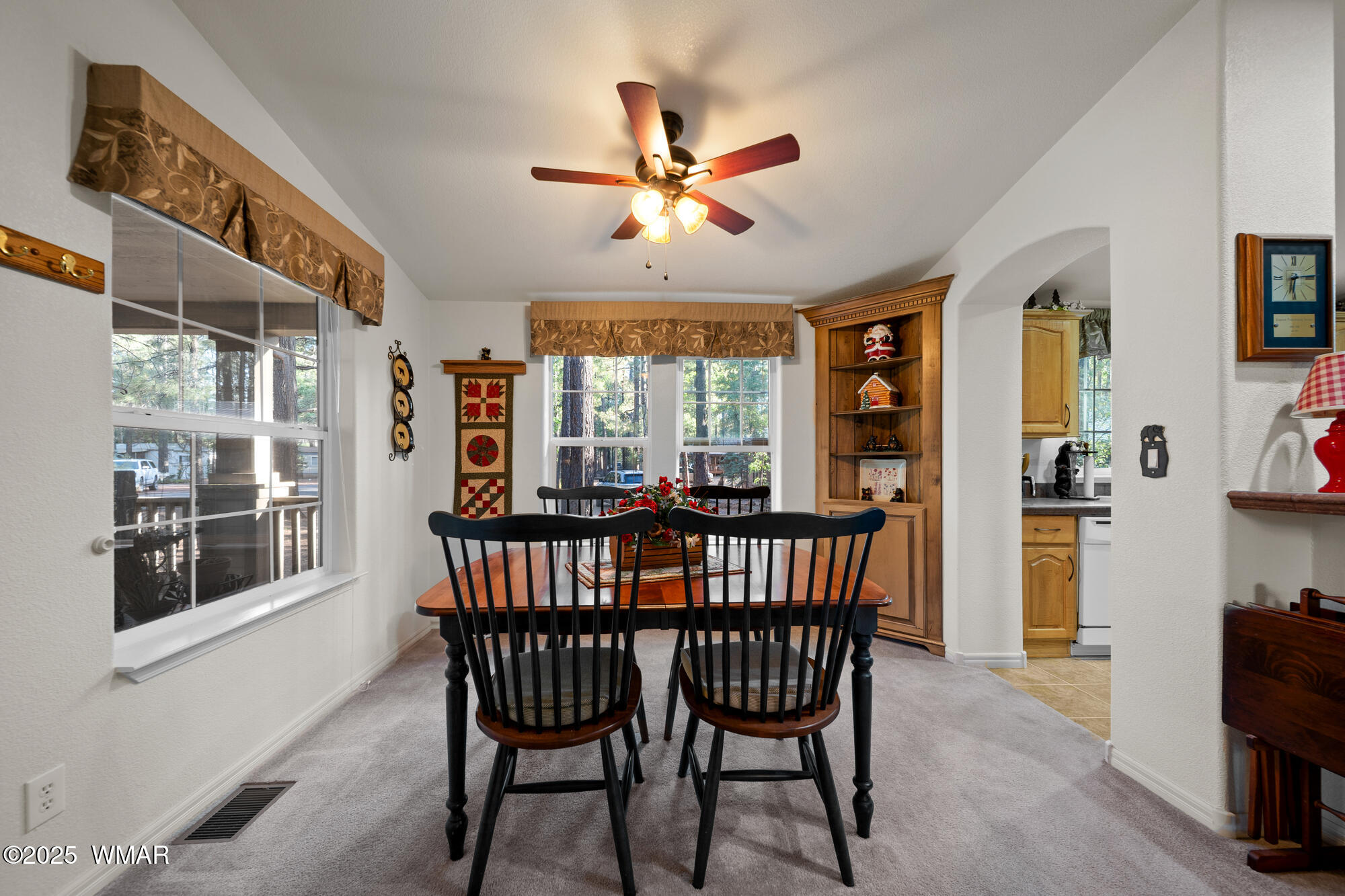 4236 West Blue Ridge Loop Pinetop, AZ 85935 - Photo 14 of 45 Dining Area