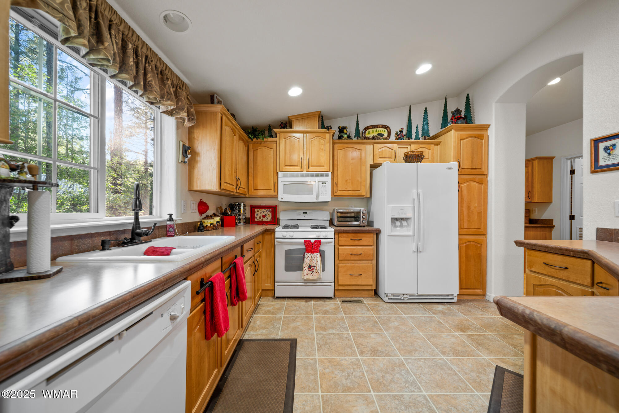 4236 West Blue Ridge Loop Pinetop, AZ 85935 - Photo 16 of 45 Abundant Cabinetry