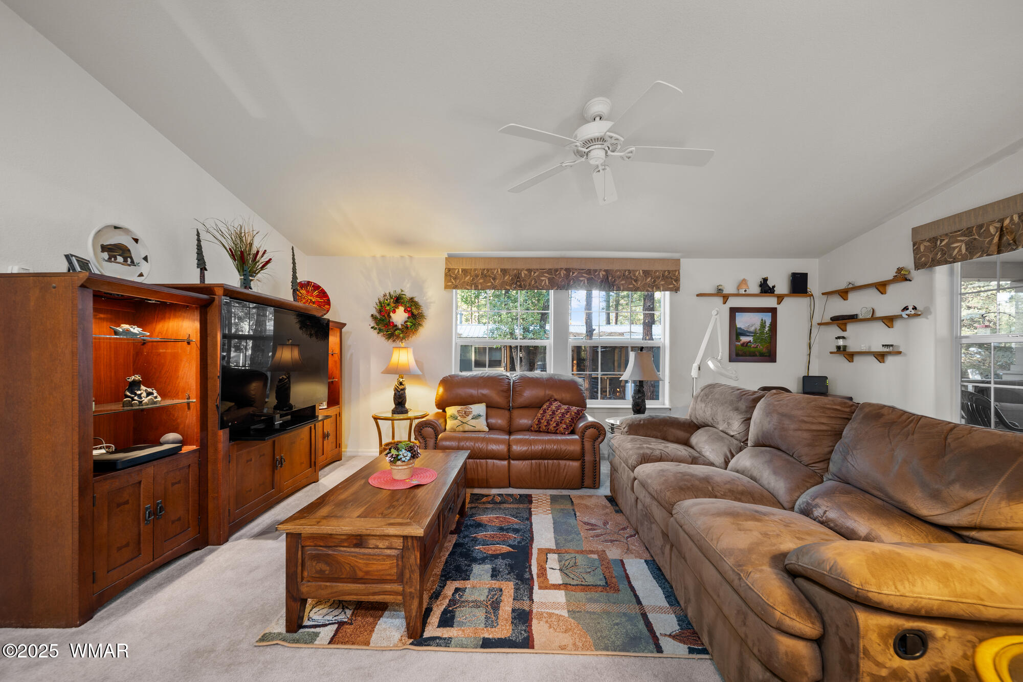 4236 West Blue Ridge Loop Pinetop, AZ 85935 - Photo 20 of 45 Spacious Living Room