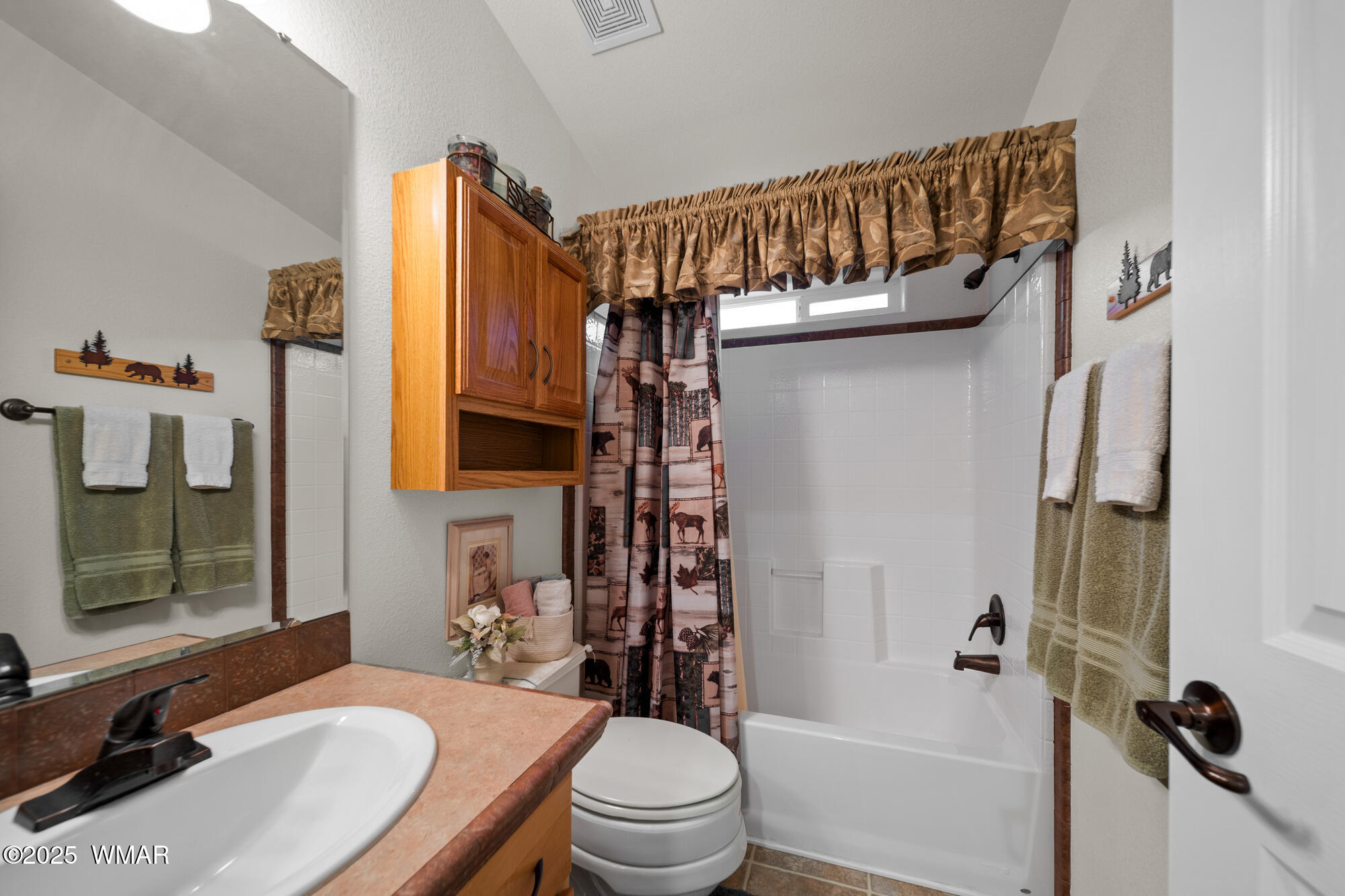 4236 West Blue Ridge Loop Pinetop, AZ 85935 - Photo 34 of 45 Guest Bath