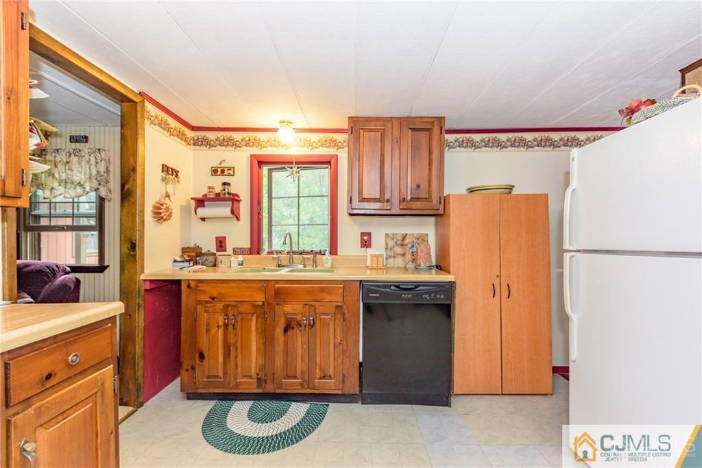 35 Warrington Road Columbia, NJ 07832 - Photo 8 of 31 a kitchen with a refrigerator a stove and a sink