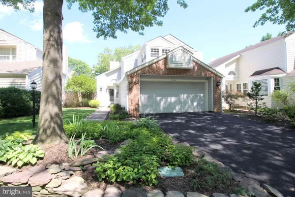 $3,395 | 7534 Cross Gate Lane, Alexandria, VA 22315