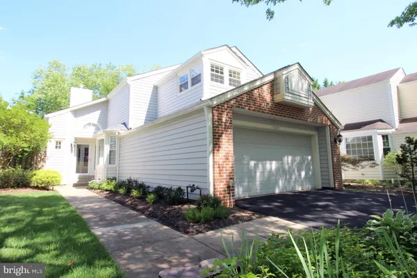 $3,395 | 7534 Cross Gate Lane, Alexandria, VA 22315