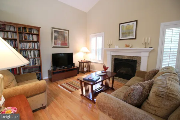 $3,395 | 7534 Cross Gate Lane, Alexandria, VA 22315