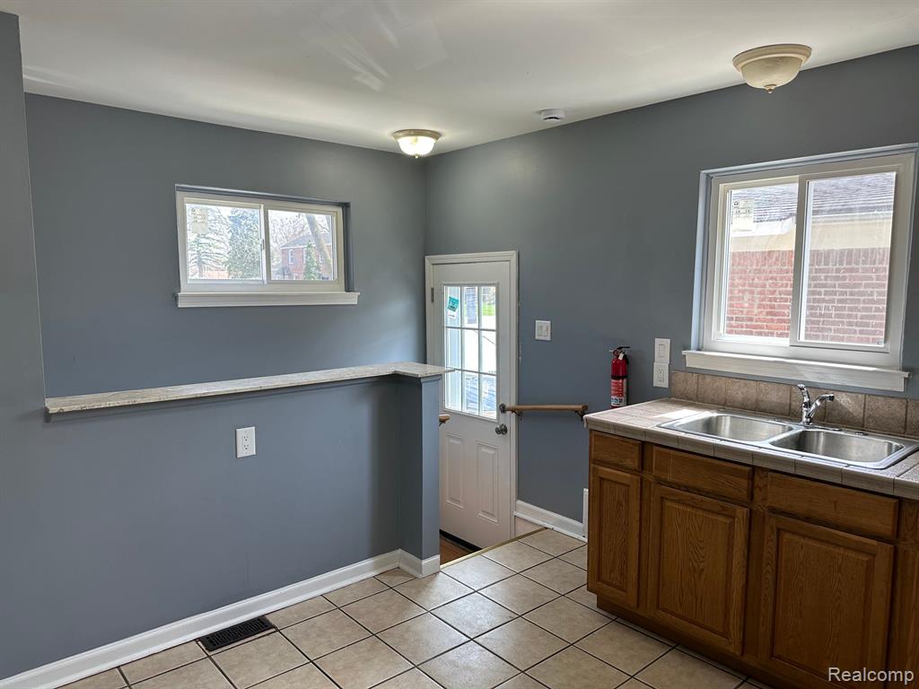 19175 Inkster Road Livonia, MI 48152 - Photo 15 of 49