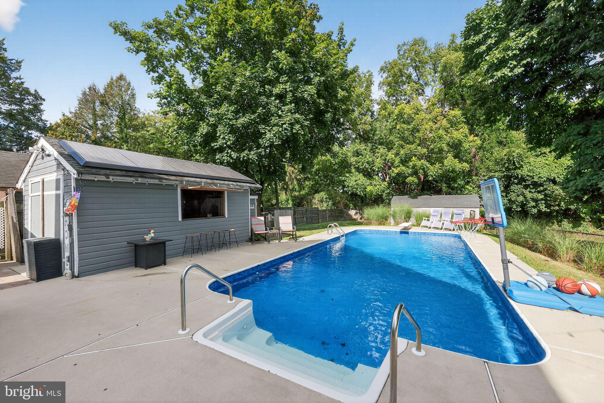 514 Park Avenue Laurel Springs, NJ 08021 - Photo 28 of 30 a view of a patio with chairs and a table
