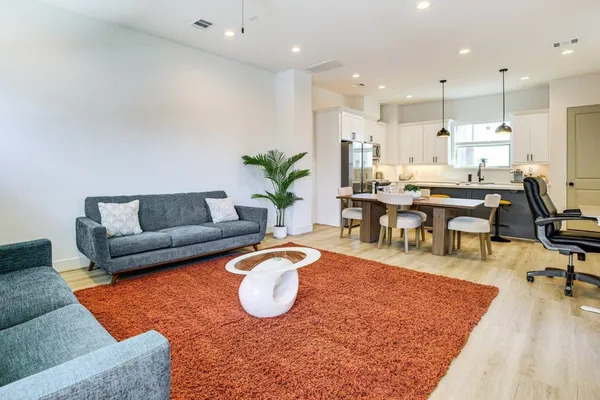 $3,050 | 2339 Eagle Street, Houston, TX 77004