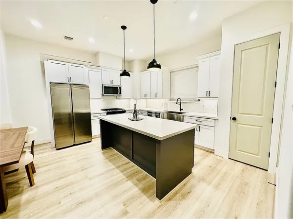 $3,050 | 2339 Eagle Street, Houston, TX 77004