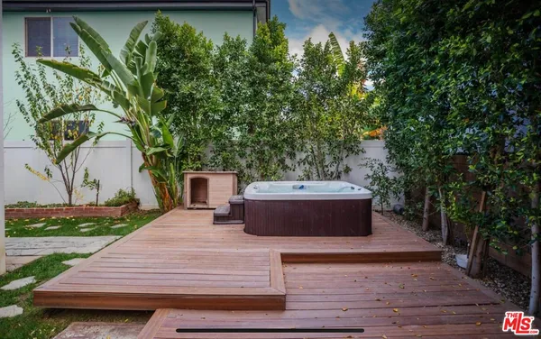 $7,995 | 19246 Liam Lane, Tarzana, CA 91356