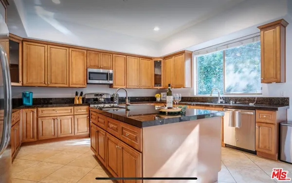 $7,995 | 19246 Liam Lane, Tarzana, CA 91356