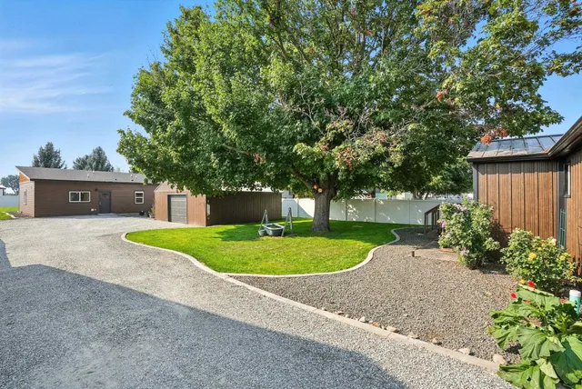 $780,000 | 5325 North Vincent Road, Newman Lake, WA 99025