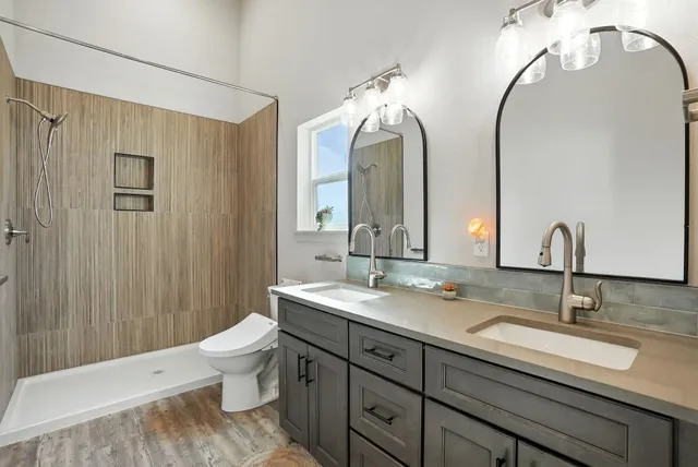 $780,000 | 5325 North Vincent Road, Newman Lake, WA 99025