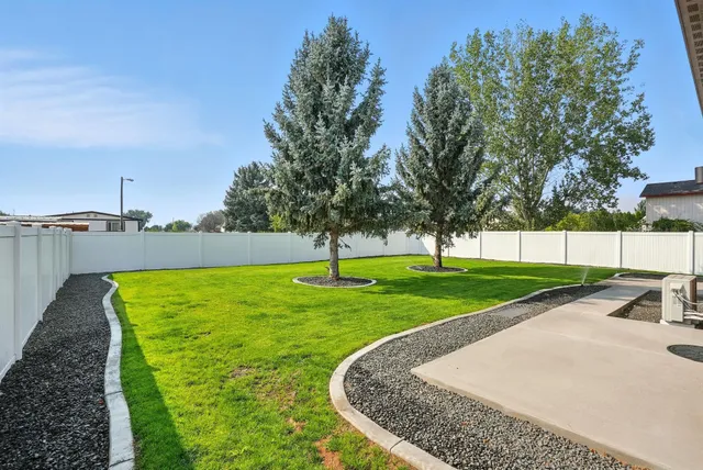 $780,000 | 5325 North Vincent Road, Newman Lake, WA 99025