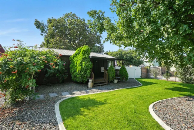 $780,000 | 5325 North Vincent Road, Newman Lake, WA 99025