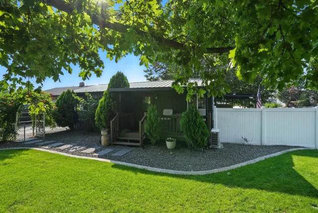 $780,000 | 5325 North Vincent Road, Newman Lake, WA 99025