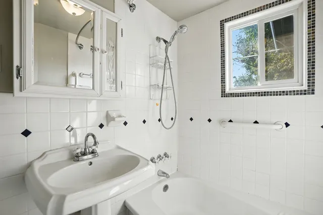 $780,000 | 5325 North Vincent Road, Newman Lake, WA 99025